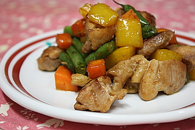 チキンとちょっぴりスパイシー野菜