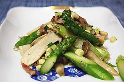ホッキ貝とアスパラのニンニク炒め